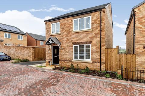 4 bedroom detached house for sale, Castle Close, West Yorkshire WF8