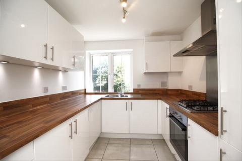 2 bedroom flat to rent, Stoneylands Road, Surrey TW20