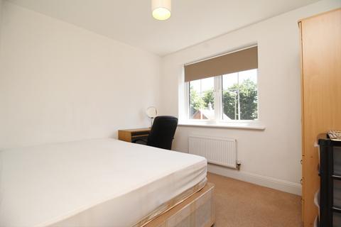 2 bedroom flat to rent, Stoneylands Road, Surrey TW20