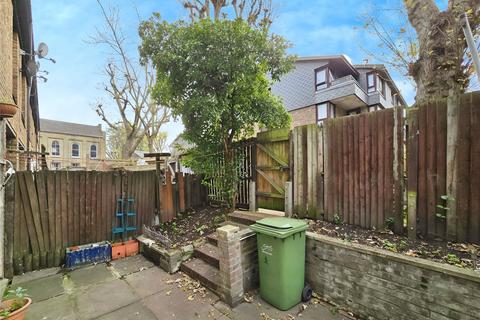 4 bedroom terraced house for sale, Heaton Road, London SE15