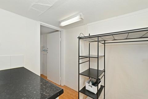 Studio to rent, Duke Street, Marylebone, W1U