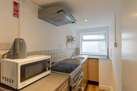 Studio to rent, Duke Street, Marylebone, W1U