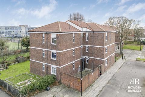 1 bedroom apartment to rent, Woodman Path, Hainault