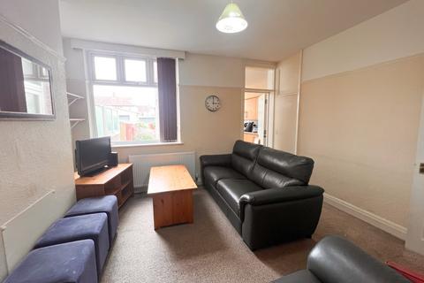 4 bedroom house to rent, Keys Avenue, Bristol BS7