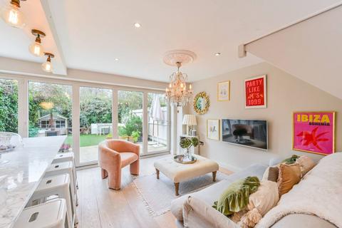 4 bedroom terraced house for sale, Arundel Close, Between the Commons, London, SW11