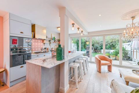 4 bedroom terraced house for sale, Arundel Close, Between the Commons, London, SW11