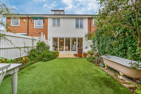 4 bedroom terraced house for sale, Arundel Close, Between the Commons, London, SW11