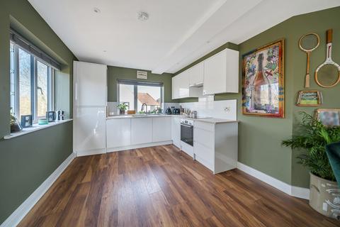 2 bedroom apartment for sale, Dedworth Road, Windsor, Berkshire