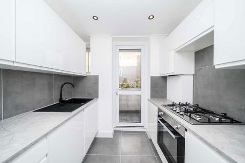 3 bedroom flat for sale, Hendre Road, London SE1