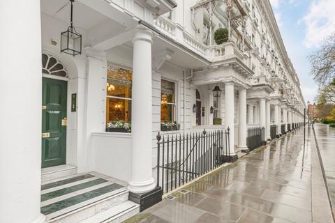 3 bedroom flat for sale, Cadogan Place, London SW1X