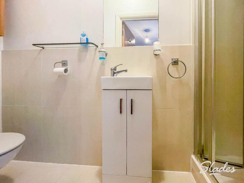 41 avalon shower roo
