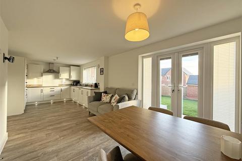 4 bedroom detached house for sale, Holland Drive, Shrewsbury