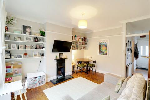 2 bedroom maisonette for sale, Speyside, London