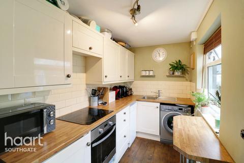 2 bedroom maisonette for sale, Speyside, London