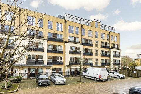 1 bedroom flat for sale, Lanadron Close, Isleworth TW7