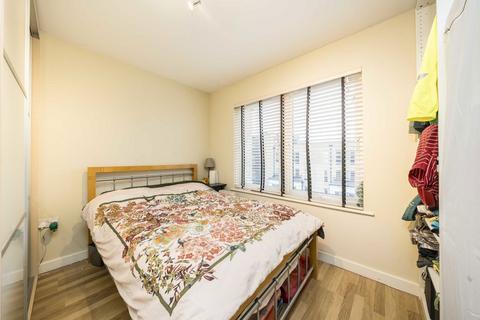 1 bedroom flat for sale, Lanadron Close, Isleworth TW7