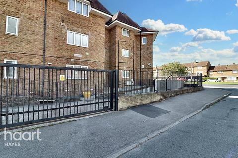 2 bedroom flat for sale, Welbeck Avenue, Hayes