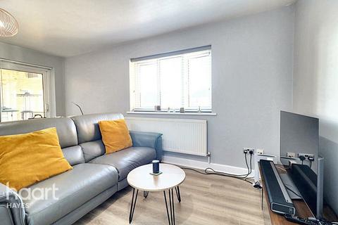 2 bedroom flat for sale, Welbeck Avenue, Hayes