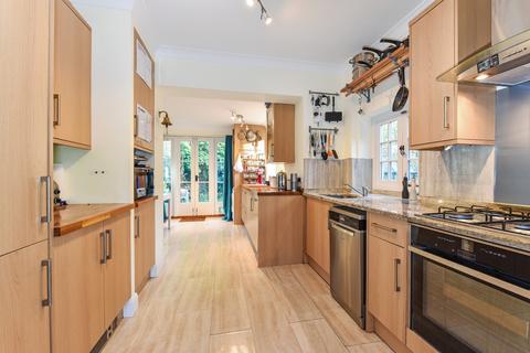 47 Orchards Way, Southampton, SO17 1RF