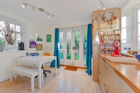 47 Orchards Way, Southampton, SO17 1RF