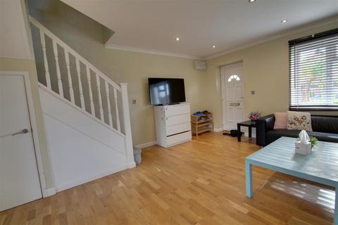 3 bedroom detached house to rent, Newcastle Road, Reading