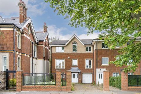 4 bedroom house for sale, Creswick Road, London W3