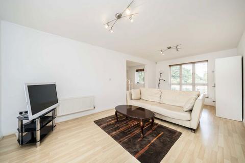 4 bedroom house for sale, Creswick Road, London W3