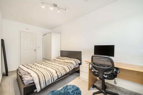 1 Creswick Road, London, W3 9EZ
