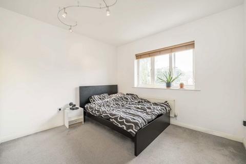 1 Creswick Road, London, W3 9EZ