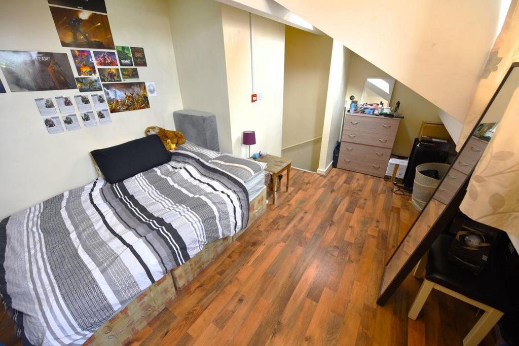House in Leeds - View 4
