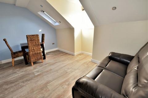 2 bedroom flat to rent, 16 Woodsley Road Flat 5