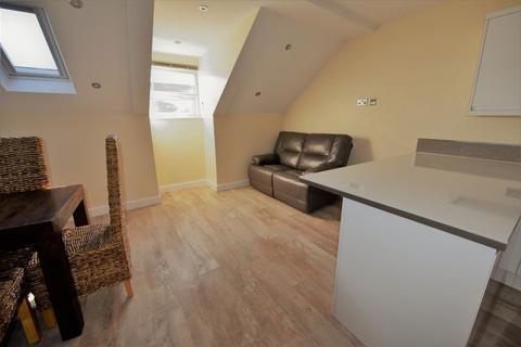 2 bedroom flat to rent, 16 Woodsley Road Flat 5