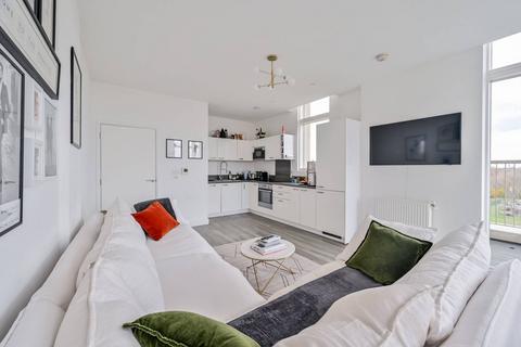 1 bedroom flat to rent, Adenmore Road, Catford, London, SE6