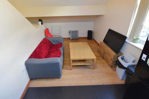 2 bedroom flat to rent, Low Close Dwellings