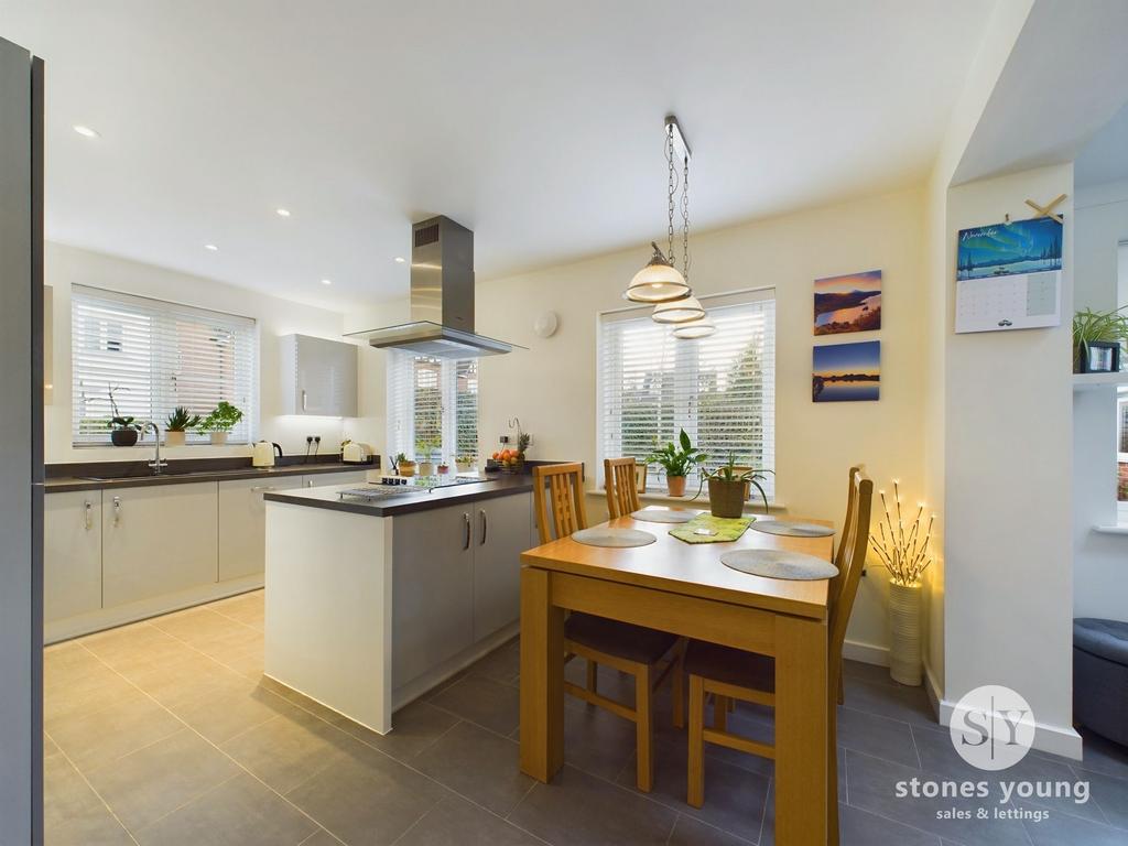Fantastic Open Plan Living Dining Kitchen