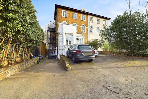 2 bedroom apartment to rent, St Margarets Road