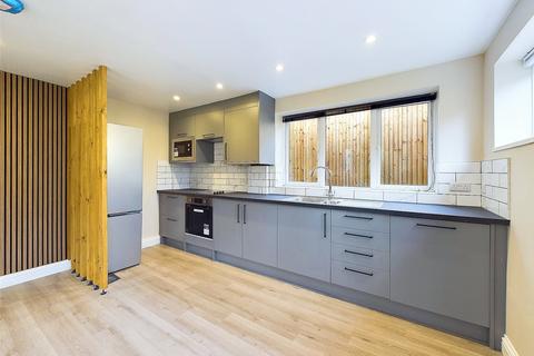 2 bedroom apartment to rent, St Margarets Road