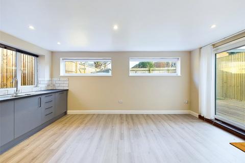 2 bedroom apartment to rent, St Margarets Road