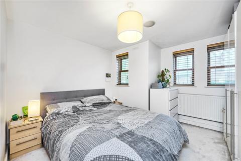 2 bedroom flat for sale, Boundaries Road, London, SW12