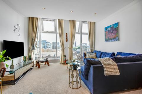 1 bedroom flat to rent, Plantation Wharf, Battersea, SW11