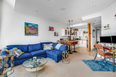 1 bedroom flat to rent, Plantation Wharf, Battersea, SW11