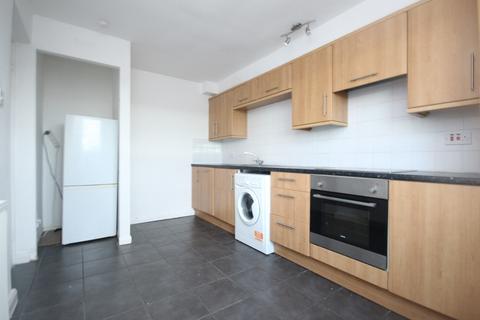 2 bedroom flat to rent, Lomond Grove, Glasgow, G67