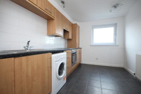 2 bedroom flat to rent, Lomond Grove, Glasgow, G67