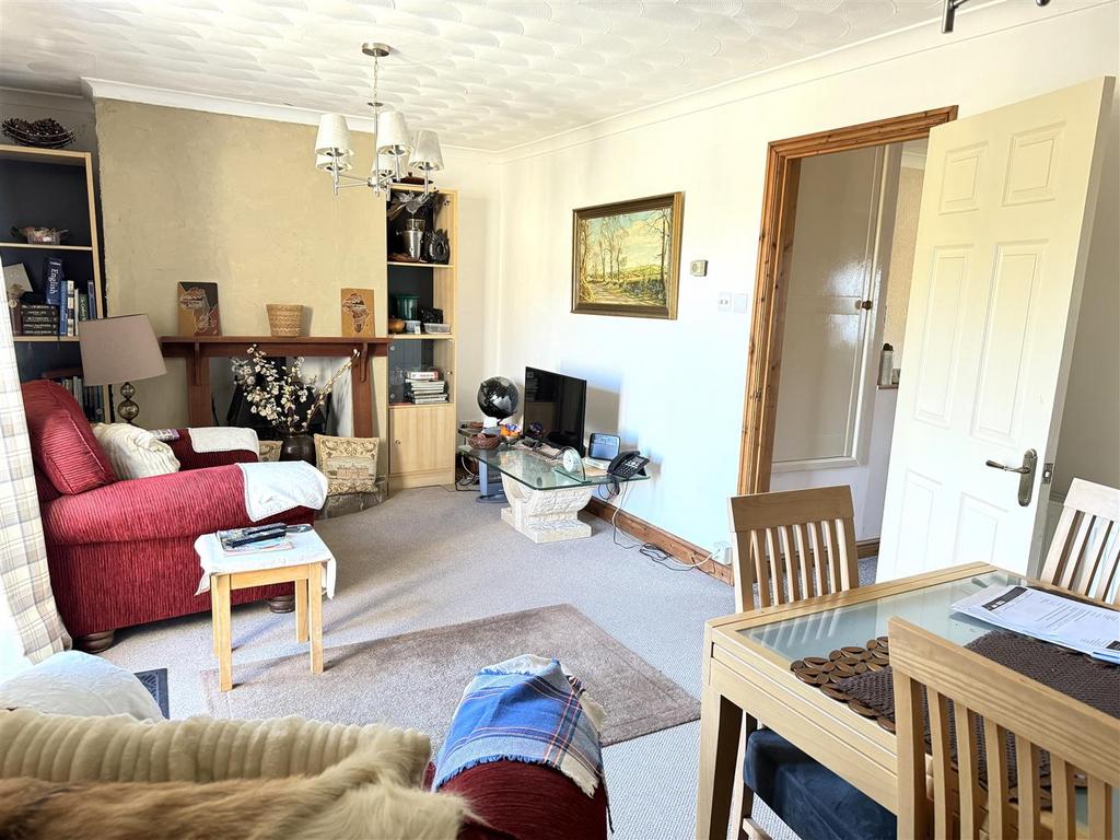 Lounge/Dining Room