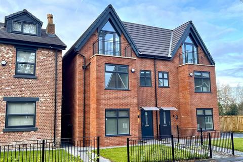 4 bedroom semi-detached house to rent, Trenchard Drive, Manchester