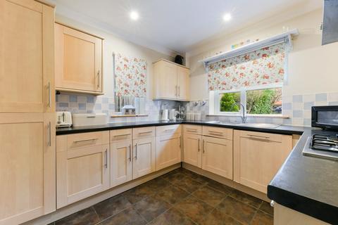 4 bedroom end of terrace house for sale, High Street, Edenbridge, TN8