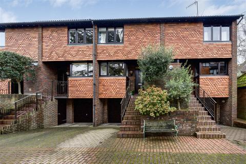 3 bedroom terraced house to rent, Mallard Place, Twickenham