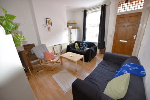 2 bedroom house to rent, William Street