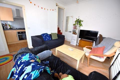 2 bedroom house to rent, William Street