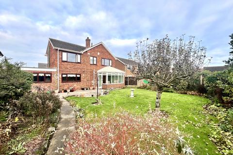 4 bedroom detached house for sale, Meadow Drive, West Park